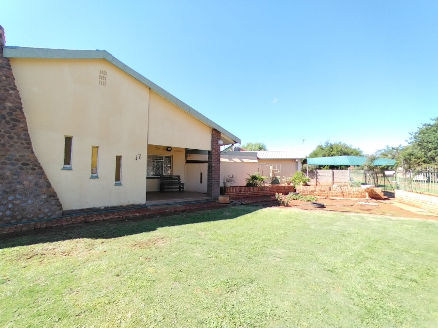 4 Bedroom Property for Sale in Warrenton Northern Cape